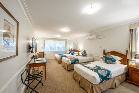 Twin Towers Inn - Gold Coast 1
