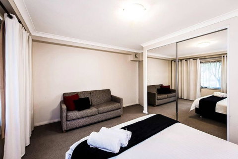 Two Bedroom Apt Next To Perth CBD With Parking. - Tourism Gold Coast 3