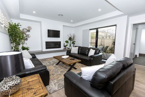 TWO TEN Sleeps 10! Luxury CBD Accommodation - Tourism Gold Coast 0