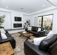 TWO TEN Sleeps 10 Luxury CBD Accommodation - Tourism Gold Coast