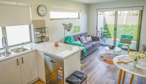 U201 Brunswick Living Brand New Deluxe Balcony Upper Floor Apartment Close To Airport And CBD - Tourism Gold Coast 0