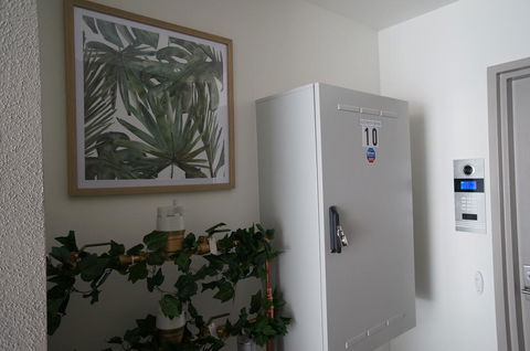 U201 Brunswick Living Brand New Deluxe Balcony Upper Floor Apartment Close To Airport And CBD - Tourism Gold Coast 2