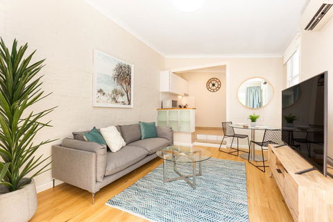 Ultimo 1 Bedroom House With Parking - Nice And Quiet - Tourism Gold Coast 0