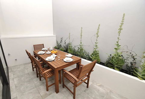 Ultimo Self-Contained One-Bedroom Apartments - Tourism Gold Coast 3