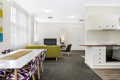 ULTIQA Rothbury Hotel - Tourism Gold Coast 1