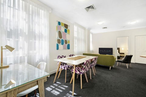 ULTIQA Rothbury Hotel - Tourism Gold Coast 2