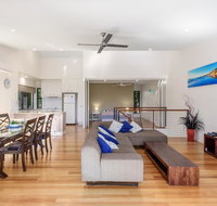 Unit 1 Rainbow Surf - Modern two storey townhouse with large shared pool close to beach and shop - Tourism Gold Coast
