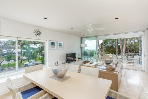 Unit 105 Plantation - Rainbow Beach, Plantation Resort, Second Floor, Aircon, Pool, Spa - Tourism Gold Coast 2