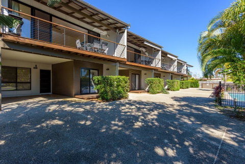 Unit 2 Rainbow Surf - Modern, Double Storey Townhouse With Large Shared Pool, Close To Beach And Shops - Tourism Gold Coast 0
