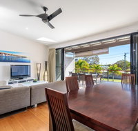 Unit 3 Rainbow Surf - Modern double storey townhouse with large shared pool close to beach and shop - Tourism Gold Coast