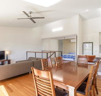 Unit 5 Rainbow Surf - Modern double storey townhouse with large shared pool close to beach and shop - Tourism Gold Coast