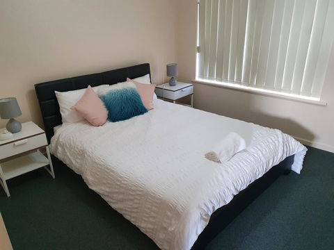 Value 2 Bed Villa Close To QEH + Airport + City + Beach - Tourism Gold Coast 0