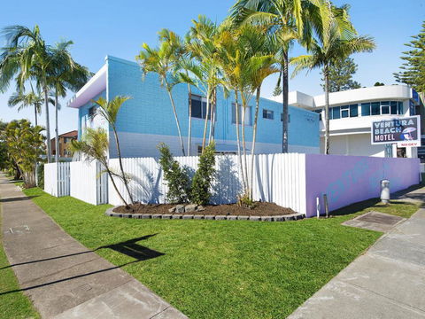Ventura Beach Motel 3 Bedroom Poolside - Tourism Gold Coast 3