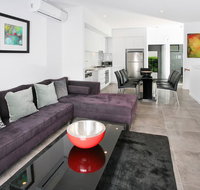 Views from Red Hill - Modern and Spacious Split-Level Executive 3BR Red Hill Apartment Close to CBD - Tourism Gold Coast