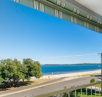 VIEWS VIEWS VIEWS Front Top Floor Waterfront Unit - Chnook Apartments South Esp Bongaree - Tourism Gold Coast