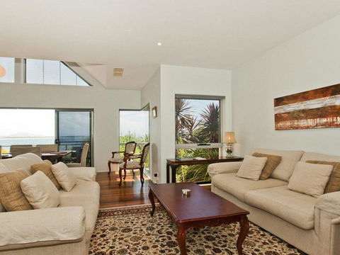 Villa Mer - Stylish Waterfront Accommodation - Tourism Gold Coast 1