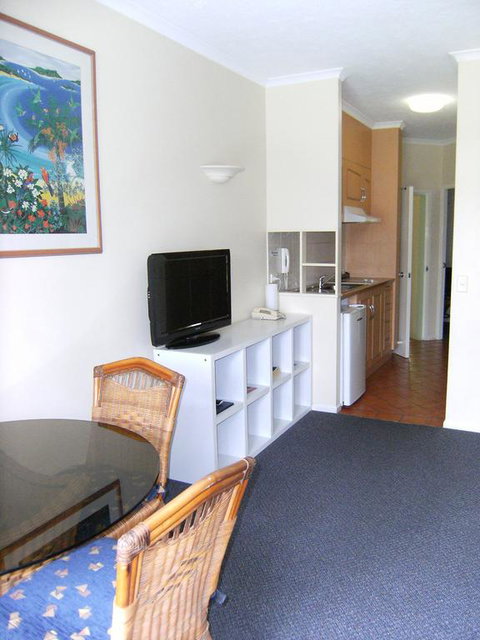 Villa Vaucluse Apartments - Tourism Gold Coast 3