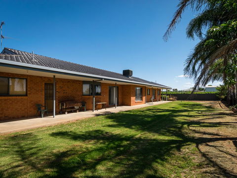 Vineyard Retreat Mildura - Tourism Gold Coast 2