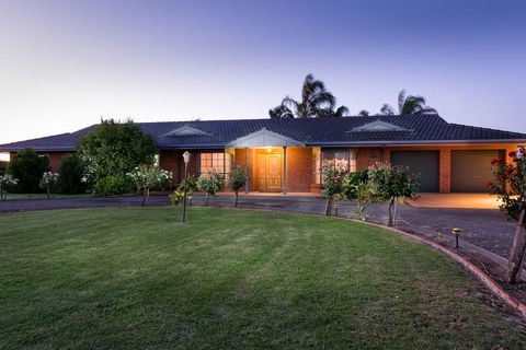 Vineyard Retreat Mildura - Tourism Gold Coast 0