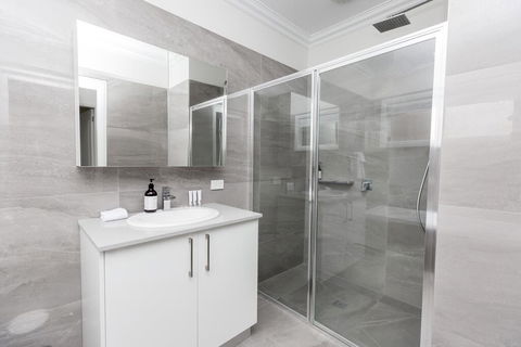 Wagga Apartments #3 - Tourism Gold Coast 3