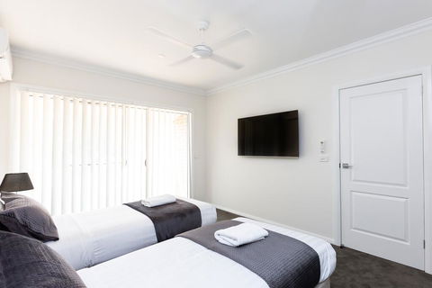 Wagga Apartments #4 - Tourism Gold Coast 3