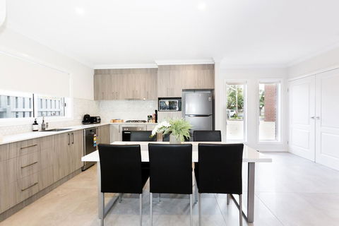 Wagga Apartments #5 - Tourism Gold Coast 2