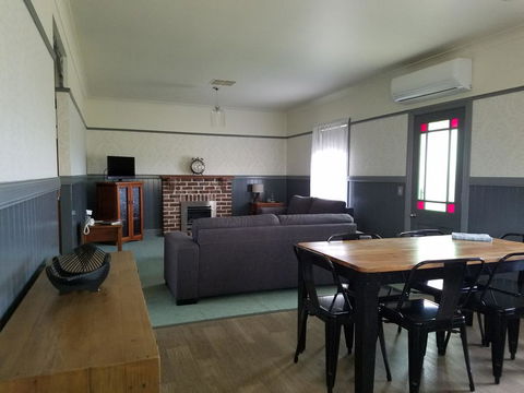 Wagga Wagga Country Cottages - Tourism Gold Coast 0