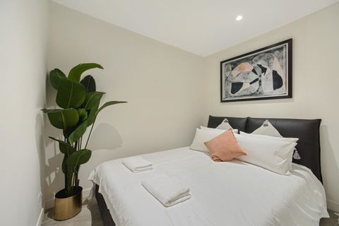 Walking To Darling Harbour, ICC,QVB, Shopping Mall - Tourism Gold Coast 1