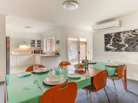 Walling-Clifton Gardens - Backing Onto Golf Course - Tourism Gold Coast 3