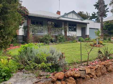 Walnut Cottage - 2 Bedroom Pet Friendly Country Cottage - Tourism Gold Coast 0