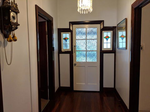 Walnut Cottage - 2 Bedroom Pet Friendly Country Cottage - Tourism Gold Coast 2