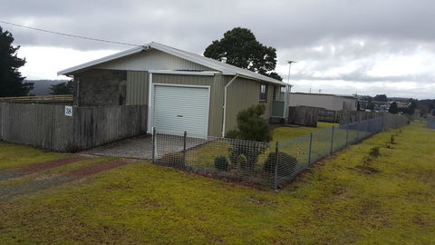 Waratah Falls Holiday Unit - Tourism Gold Coast 3