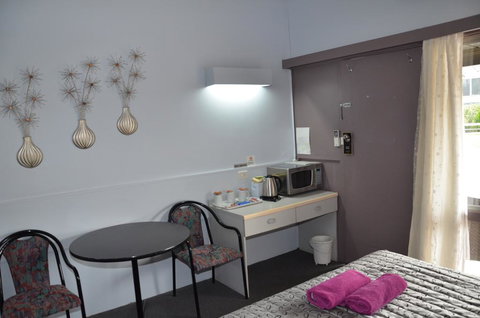 Warwick Motor Inn - Tourism Gold Coast 3