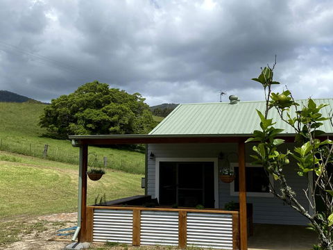 Waterfall Unit Farm Stay - Tourism Gold Coast 1