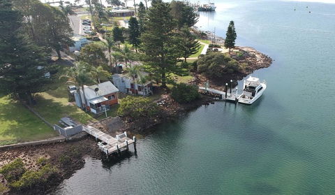 Waterfront Cottages - Tourism Gold Coast 0