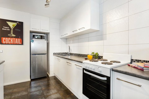 Melbourne Villa - Tourism Gold Coast 9