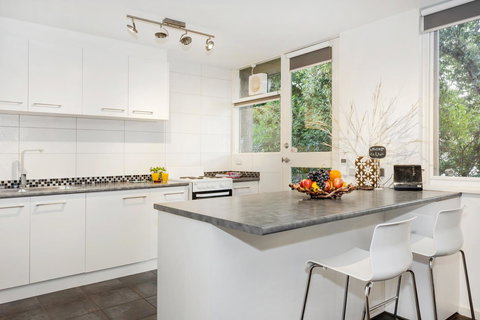 Melbourne Villa - Tourism Gold Coast 8