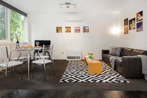 Melbourne Villa - Tourism Gold Coast 1