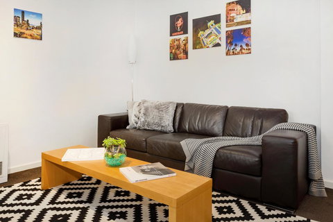 Melbourne Villa - Tourism Gold Coast 3