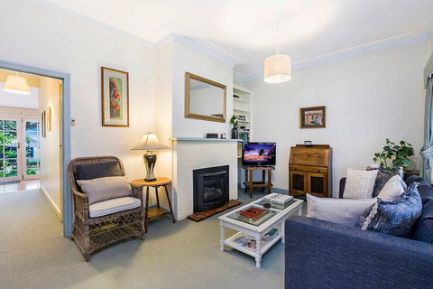 Edge17 Port Fairy Wharf - Tourism Gold Coast 0