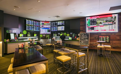 Nightcap At Kawana Waters Hotel - Tourism Gold Coast 9