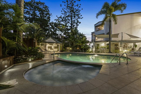 The Lookout Resort Noosa - Tourism Gold Coast 1