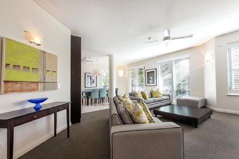 Emerald Noosa - Tourism Gold Coast 7