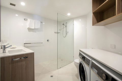 Emerald Noosa - Tourism Gold Coast 22