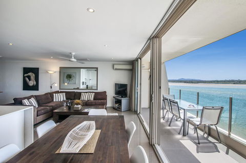 Noosa Harbour Resort - Tourism Gold Coast 25