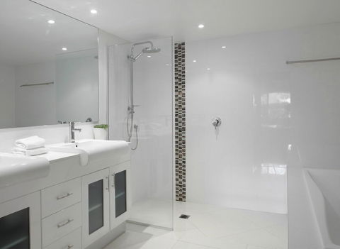 Hotel Laguna - Tourism Gold Coast 4