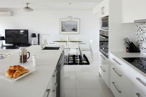 Hotel Laguna - Tourism Gold Coast 3