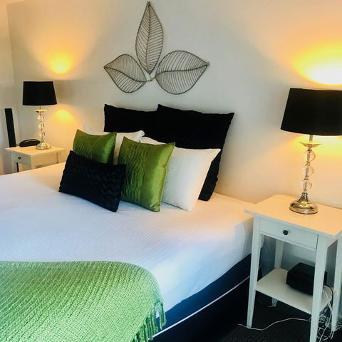 Hotel Laguna - Tourism Gold Coast 9