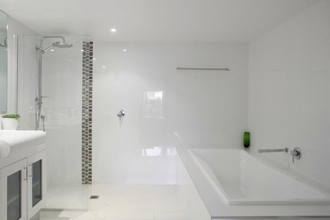 Hotel Laguna - Tourism Gold Coast 5