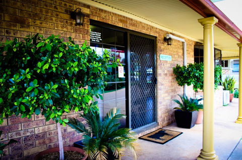 Clermont Country Motor Inn - Tourism Gold Coast 1